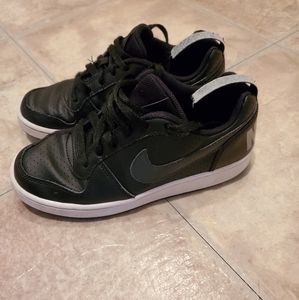 Nike size 4 youth boys